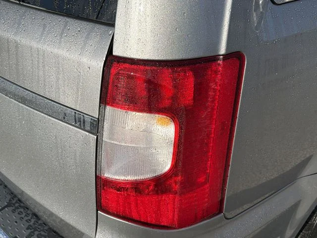 Used 2015 Silver Chrysler LX image 9