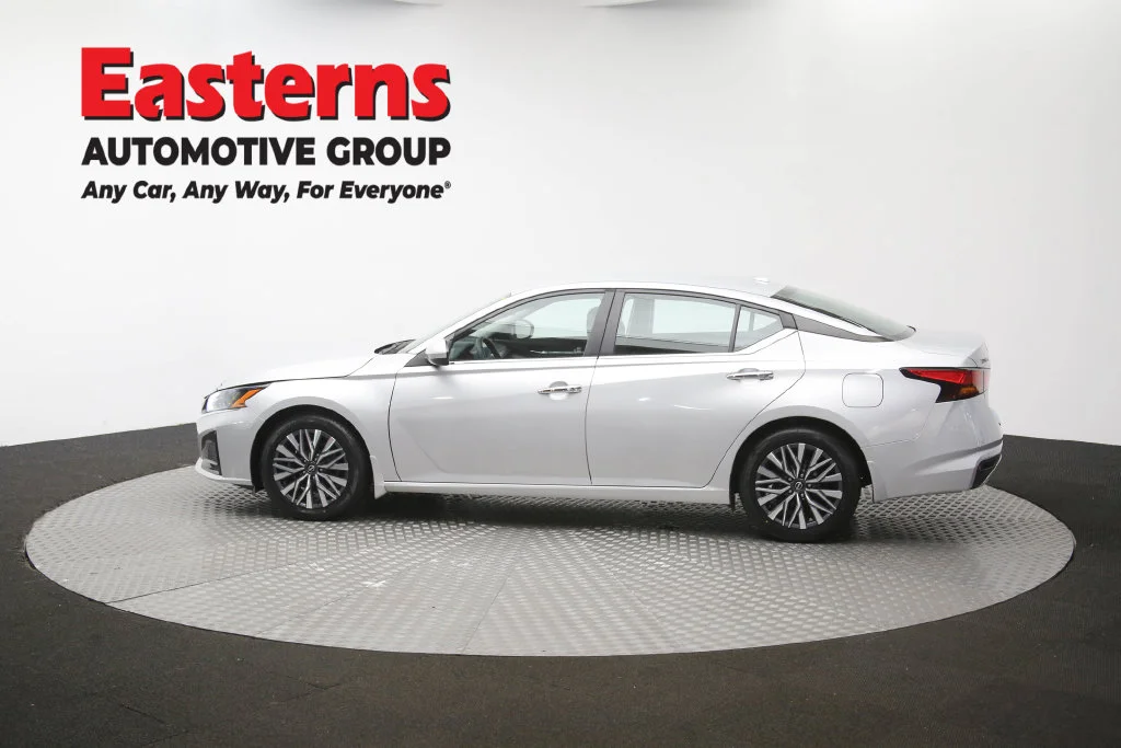 Used 2023 Silver Nissan 2.5 SV image 61