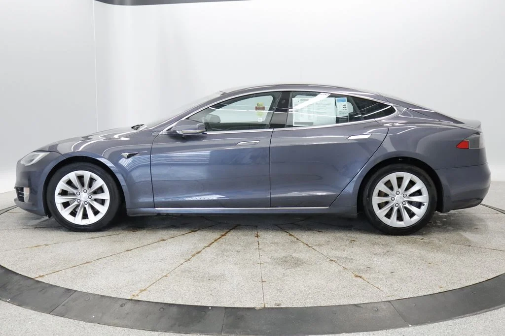 Used 2020  Tesla Long Range image 2