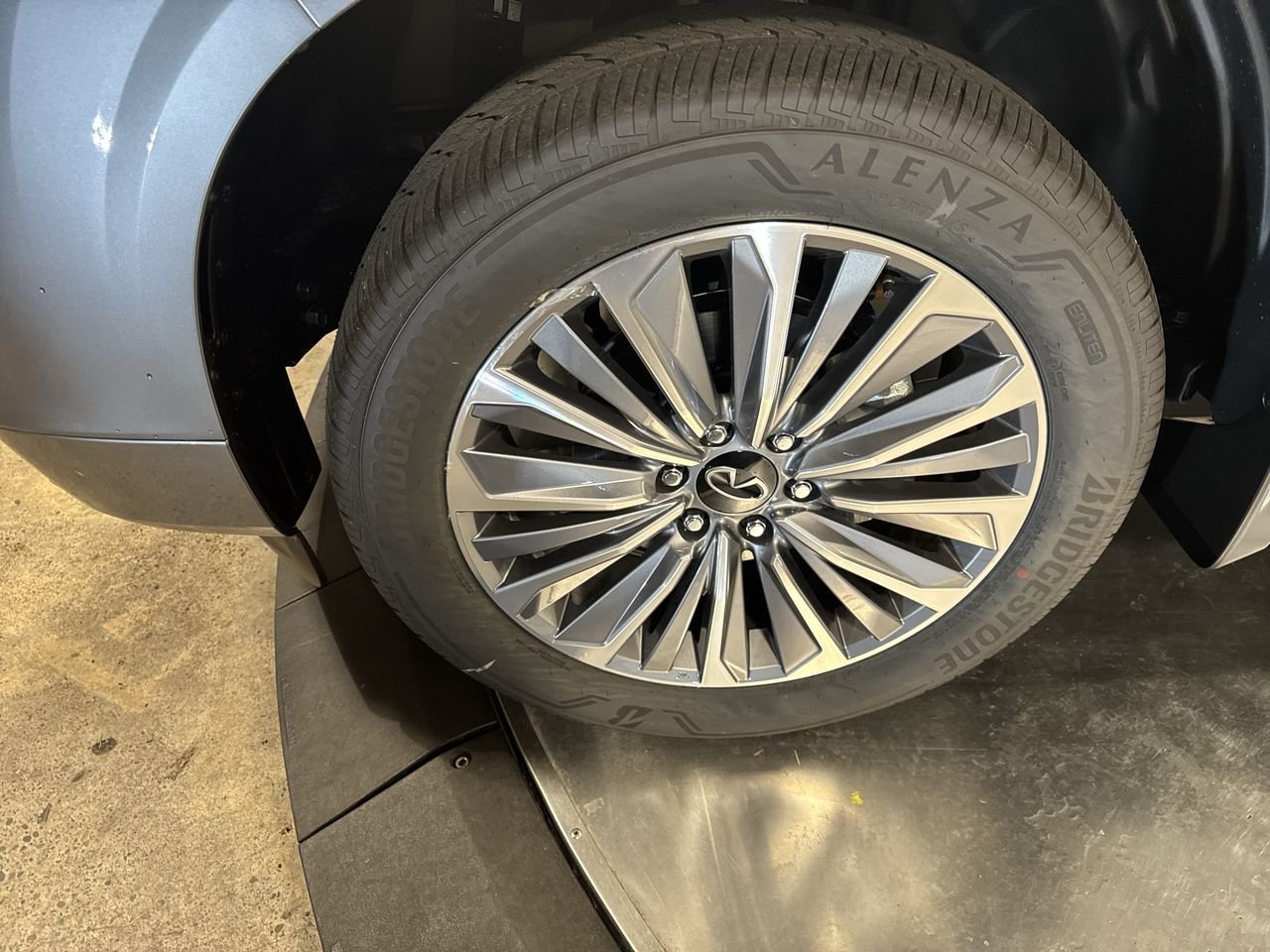 2025 INFINITI QX80 Sensory 4WD - Photo 10