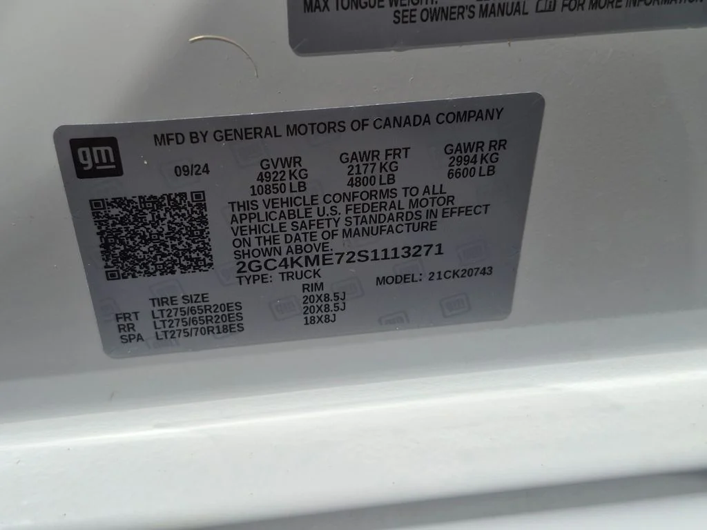 Used 2025 White Chevrolet Custom image 24