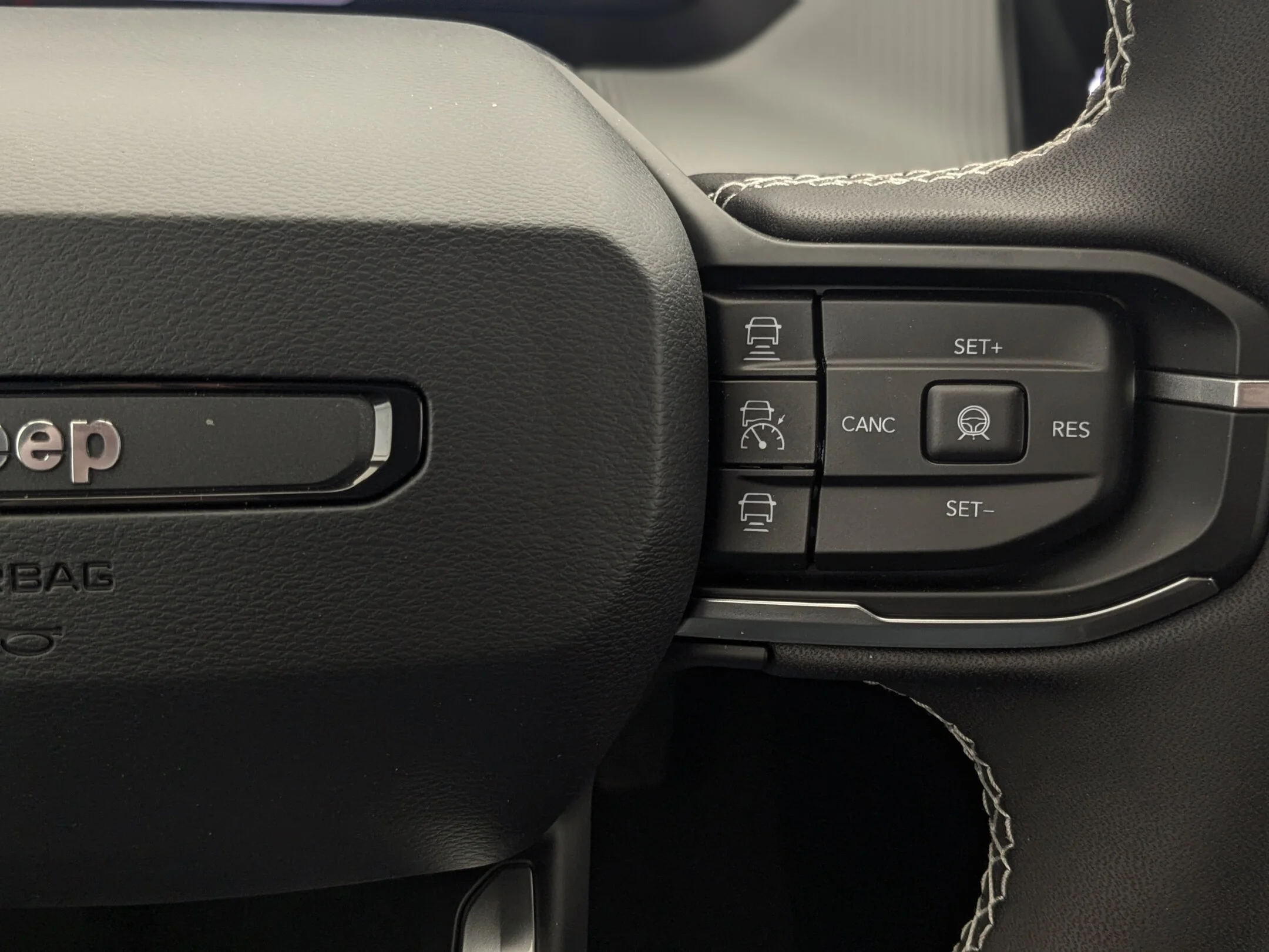 New 2026 White Jeep Limited - - Hybrid - Dual-Pane Pano Sunroof - Capri Leatherette - Power Liftgate & More! image 18