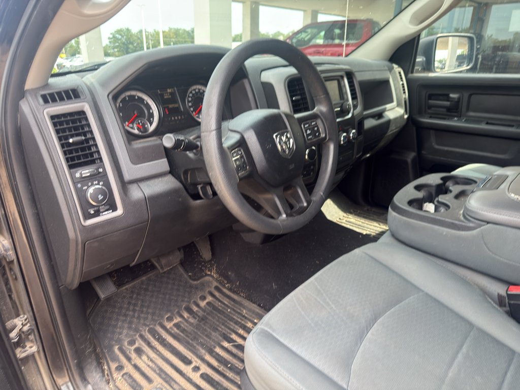 Used 2018 Brilliant Black Crystal Pearlcoat Ram Express image 9