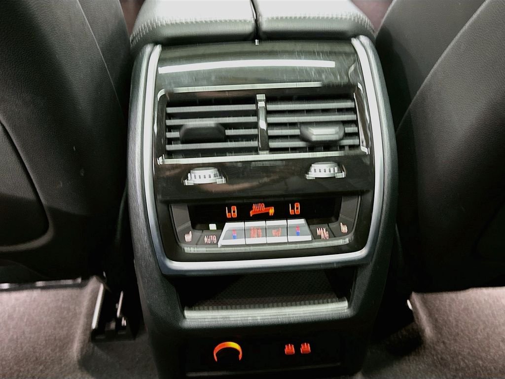 Used 2024 Black Sapphire Metallic BMW xDrive40i image 26