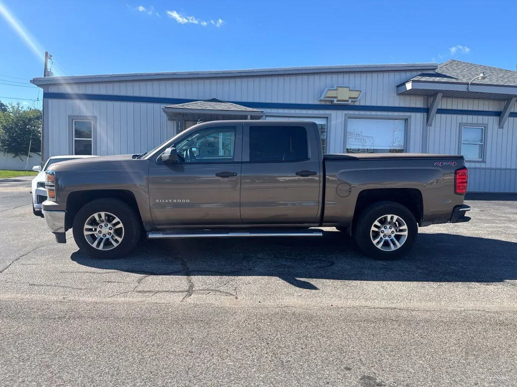 Used 2014 BROWNSTONE METALLIC Chevrolet LT image 4