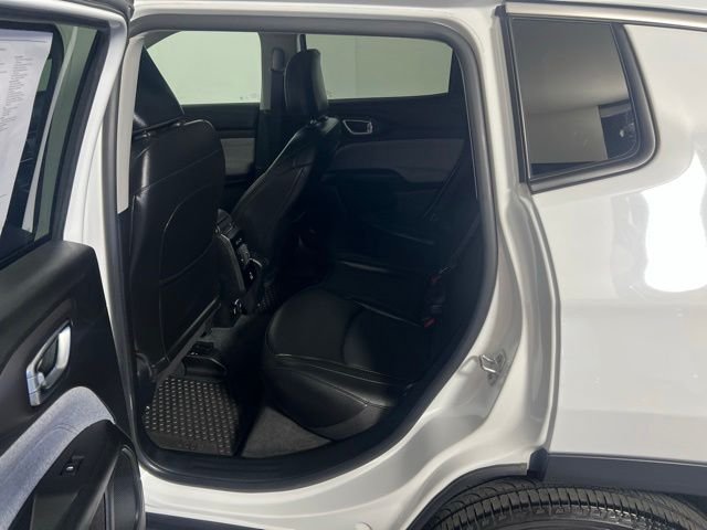 Certified Used 2022 White Jeep Latitude Lux image 26