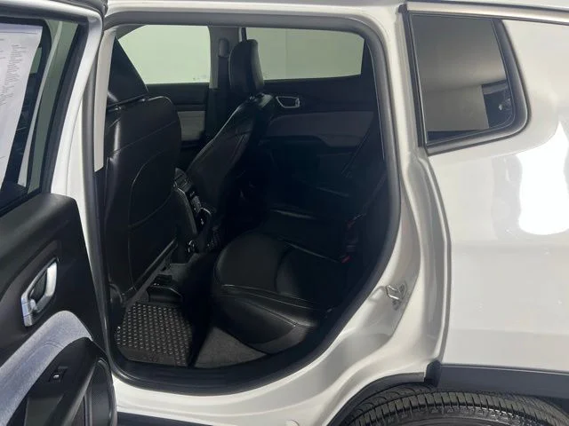 Certified Used 2022 White Jeep Latitude Lux image 26