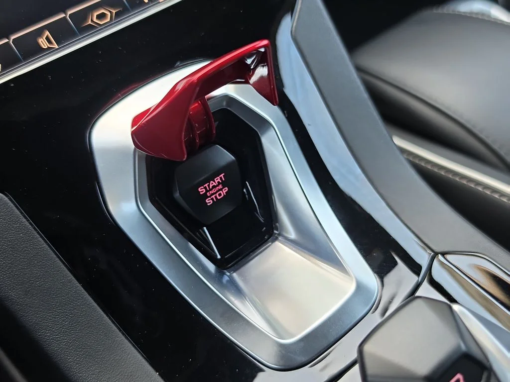 Used 2021 White Lamborghini Base image 18