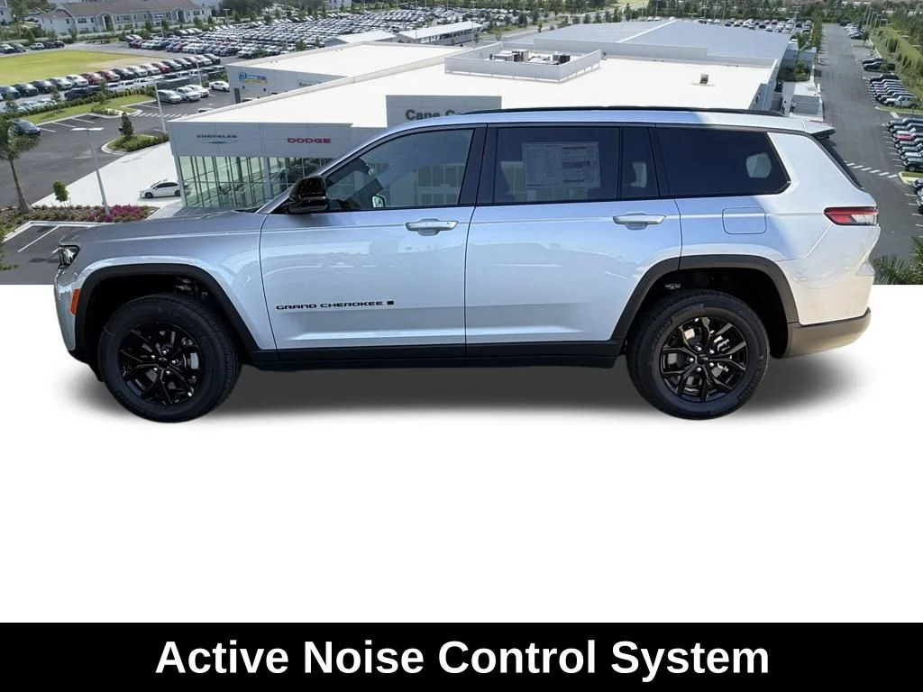 New 2026 Silver Zynith Exterior Paint Jeep Laredo Altitude image 8