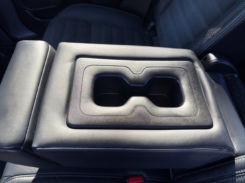 Used 2022 Silver Mitsubishi SE image 36