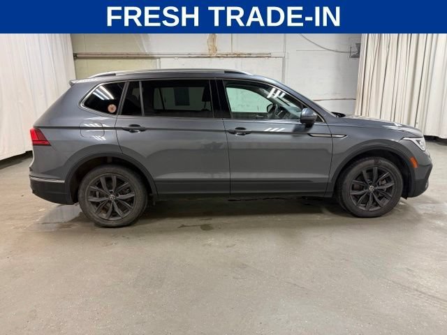 Used 2022 Silver Volkswagen SE image 3