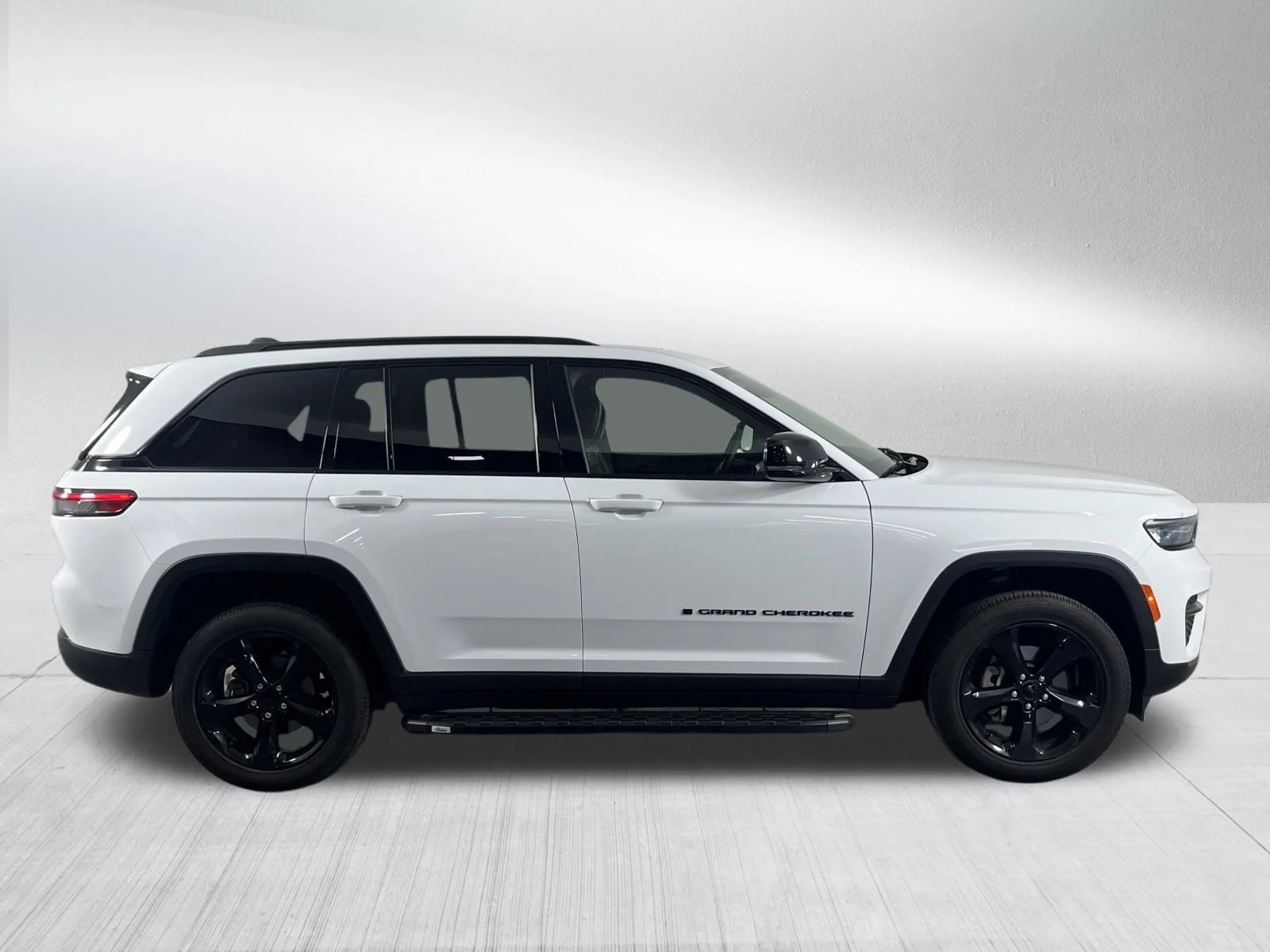 Used 2022 Bright White Clearcoat Jeep Altitude image 8