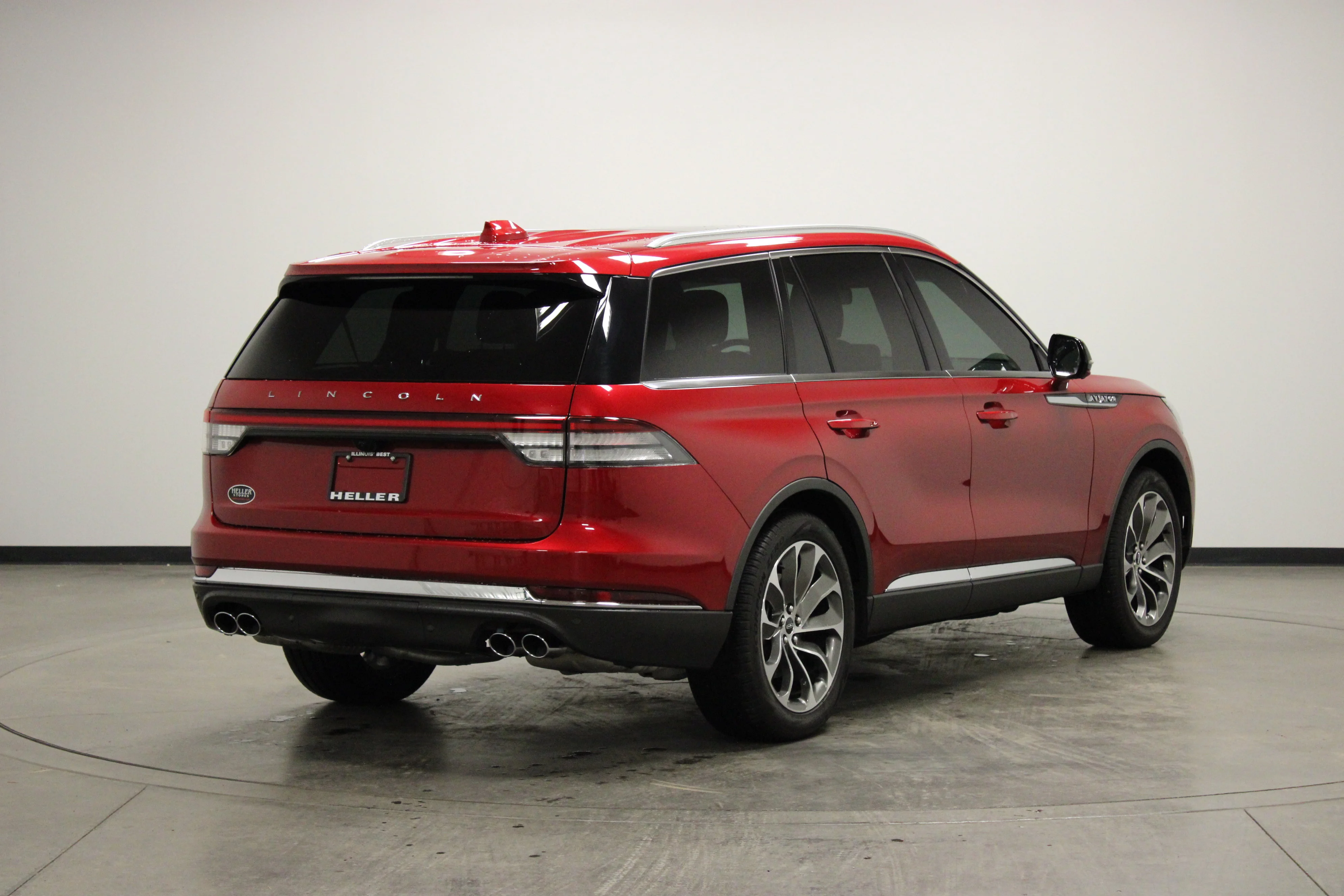 Used 2025 Red Carpet Tinted Clearcoat Lincoln Reserve image 8