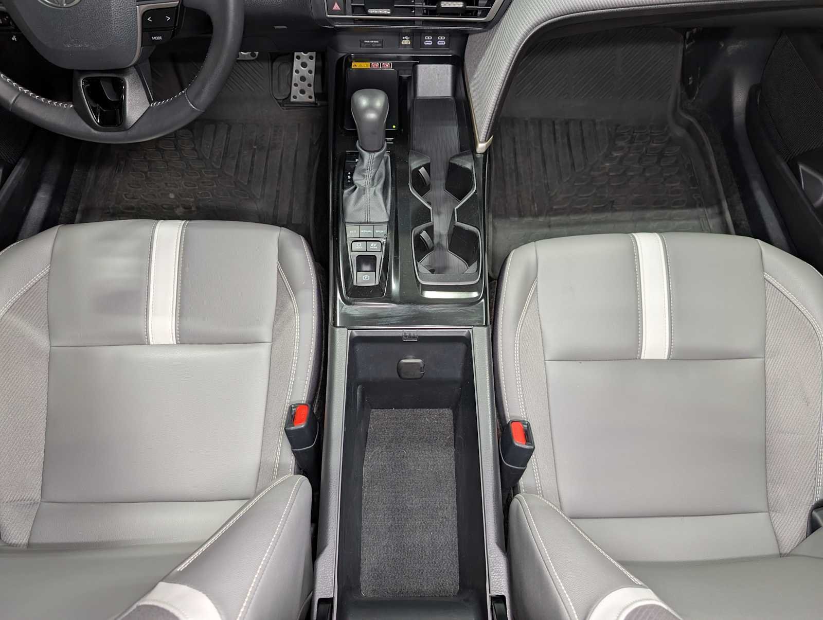 Used 2025 Underground Toyota SE image 19