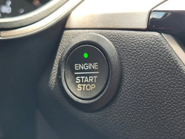 Used 2022 Oxford White Ford SEL image 21