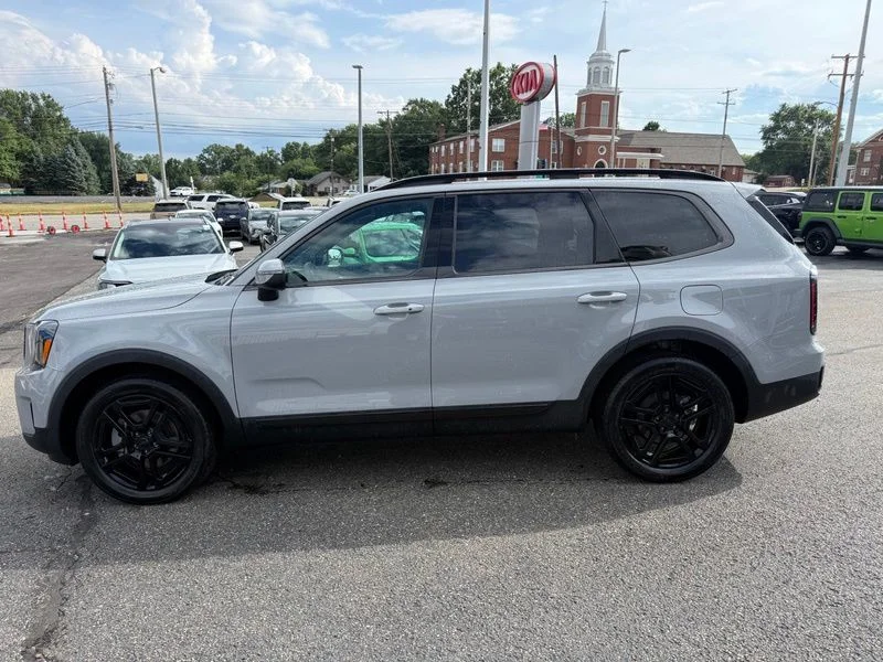 Used 2025 Gray Kia EX X-Line image 4