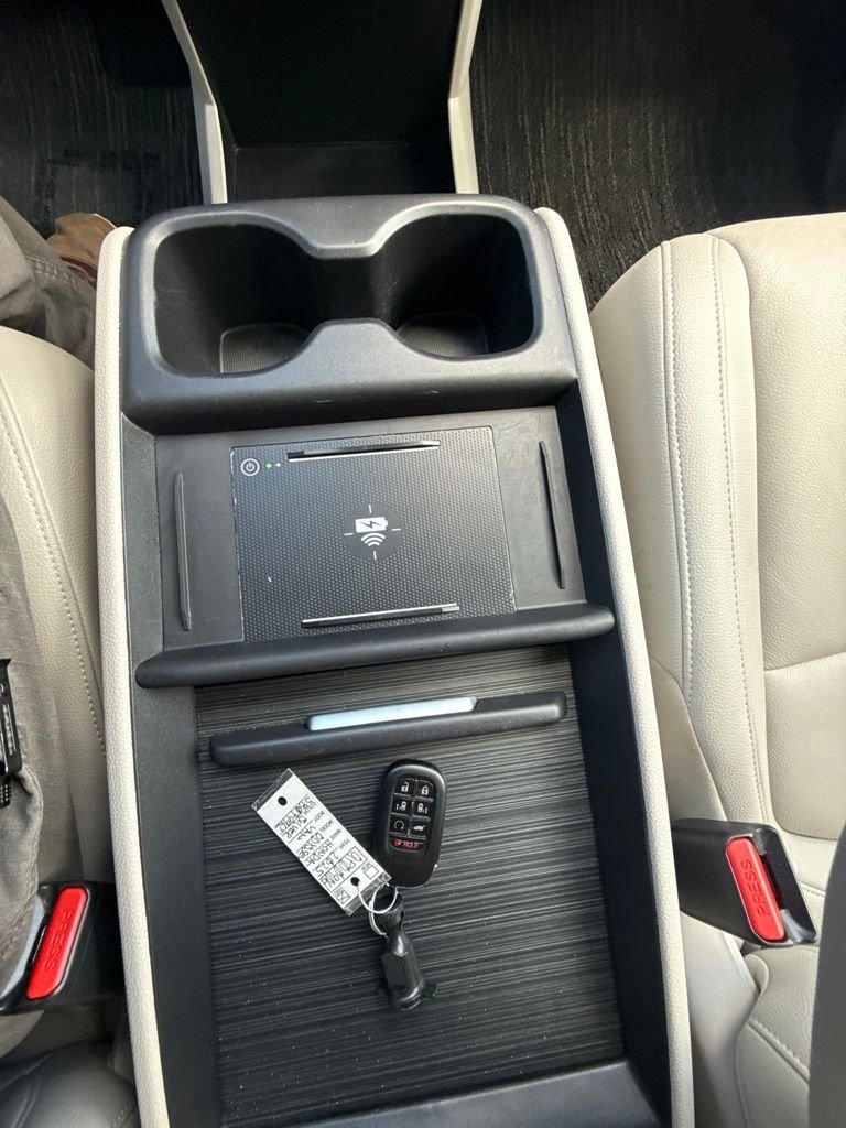 Used 2025 Silver Honda EX-L image 22