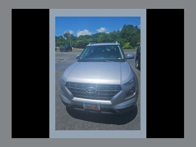Used 2024 Silver Hyundai SEL image 1