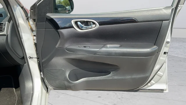 Used 2016 Silver Nissan SV image 22