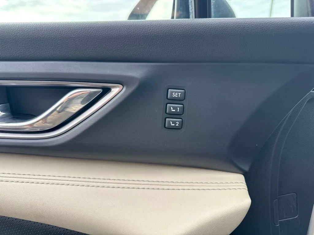 Used 2021  Subaru Limited image 11
