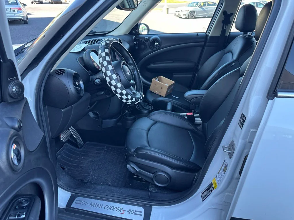 Used 2016 Light White MINI Base image 9