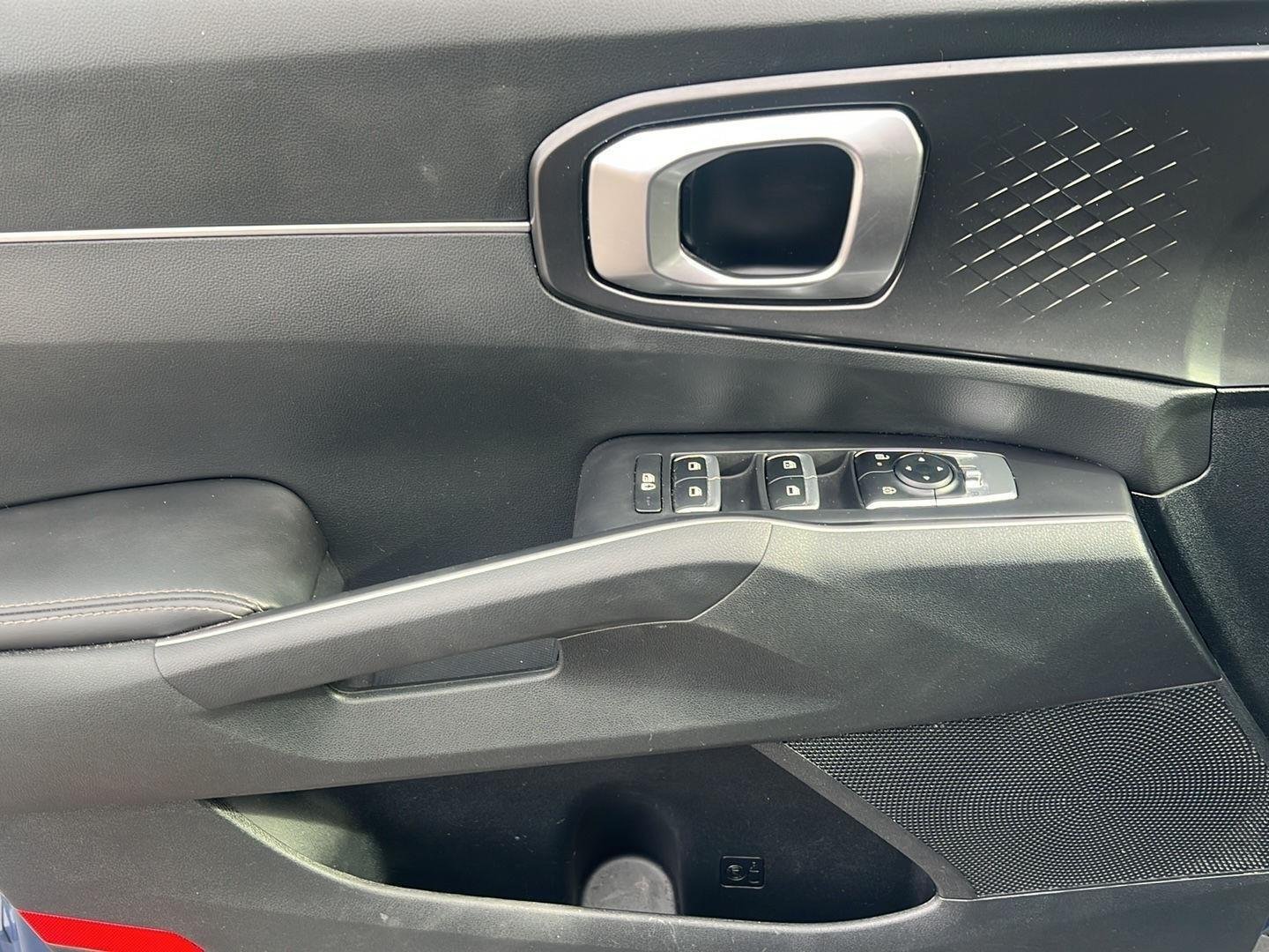 2025 Kia Sorento S - Photo 11