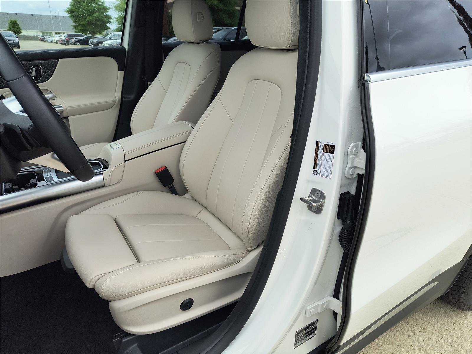 Used 2025 WHITE Mercedes-Benz GLA 250 image 17