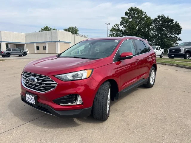 Used 2020 Red Ford SEL image 1