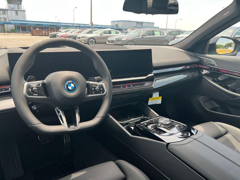 New 2027 Carbon Black Metallic BMW 550e xDrive image 26