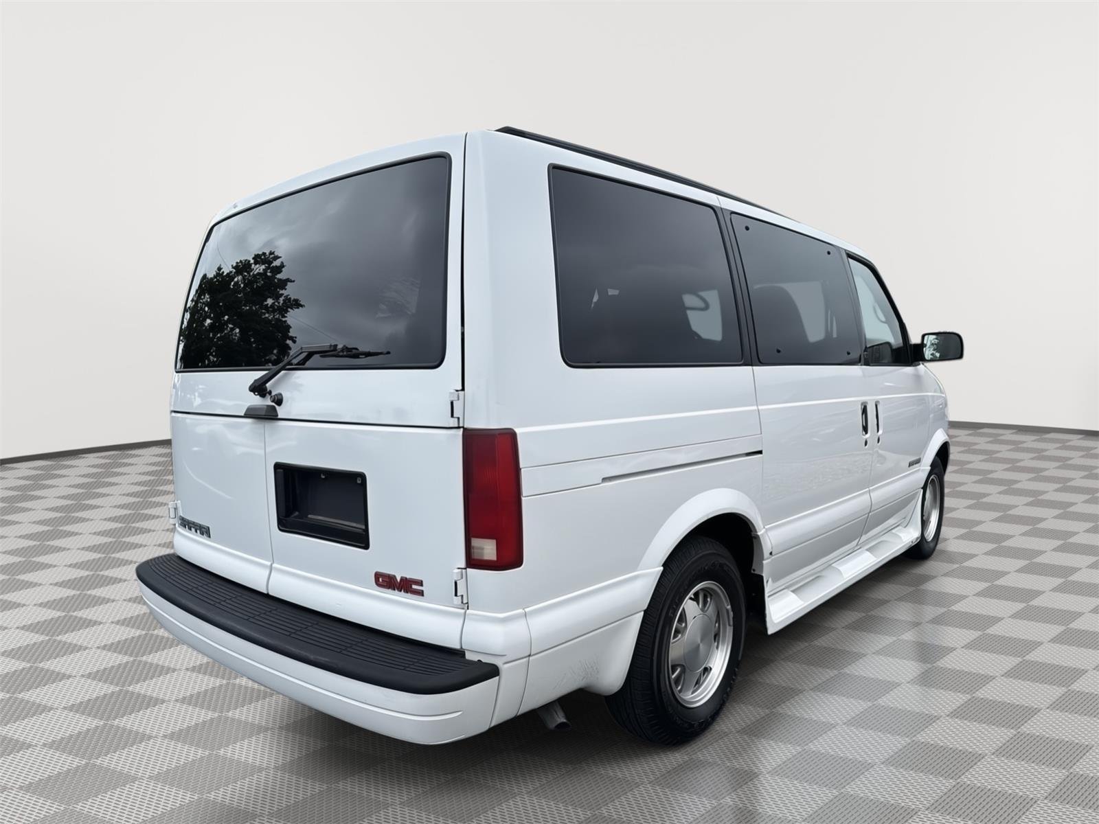 Used 2000 Ivory White GMC SL image 14
