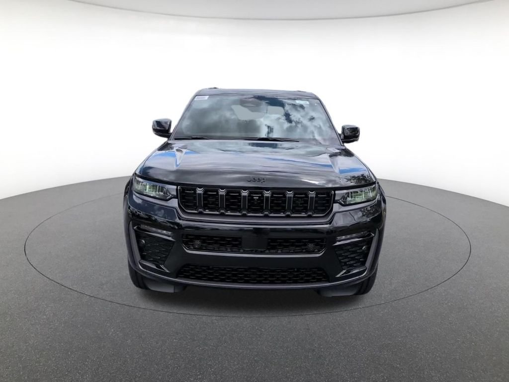 New 2026 Diamond Black Crystal Pearl-Coat Exterior Paint Jeep Limited image 13