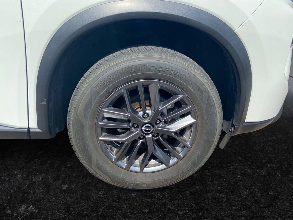 Used 2024 White Nissan S image 20