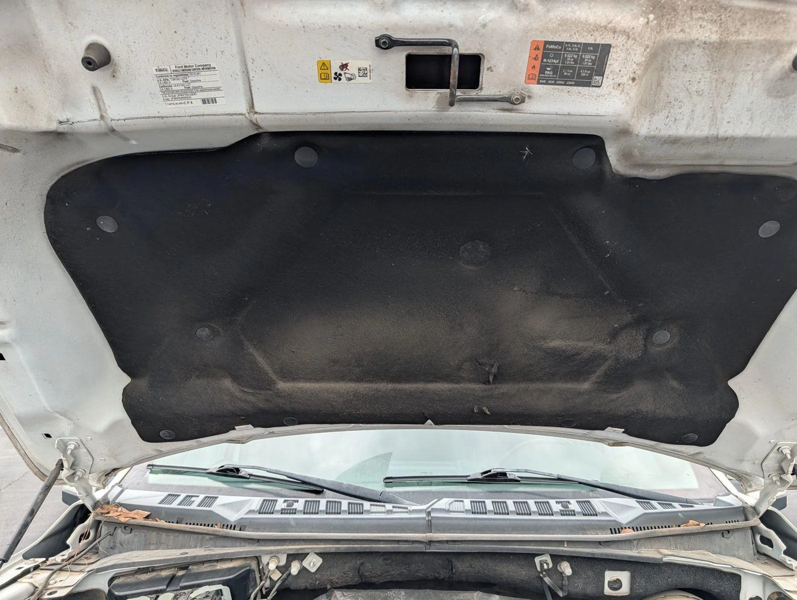 Used 2018 White Platinum Metallic Tri-Coat Ford LARIAT image 34