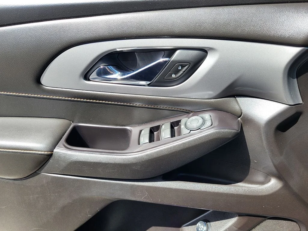 Used 2019 GRAPHITE METALLIC Chevrolet LT Cloth image 18