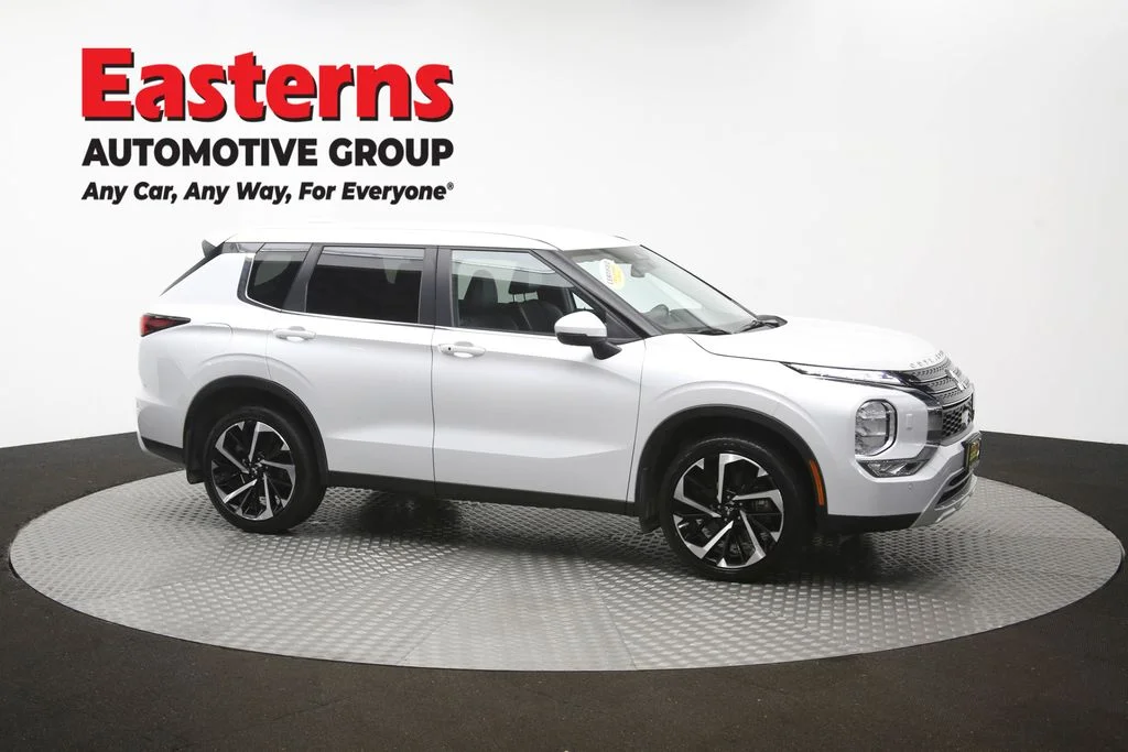 Used 2024 White Mitsubishi SE image 46