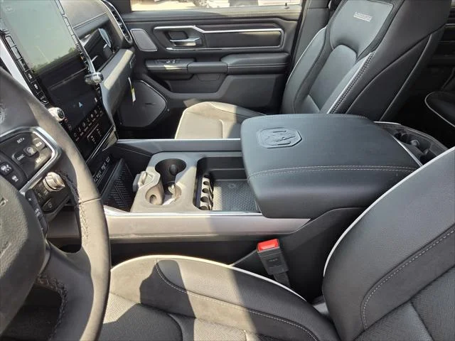 New 2026 Diamond Black Crystal Pearl-Coat Exterior Paint RAM LARAMIE image 20