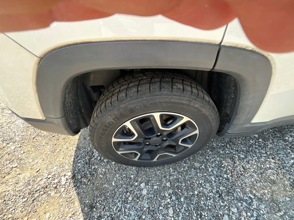 Used 2021 White Jeep Trailhawk image 25