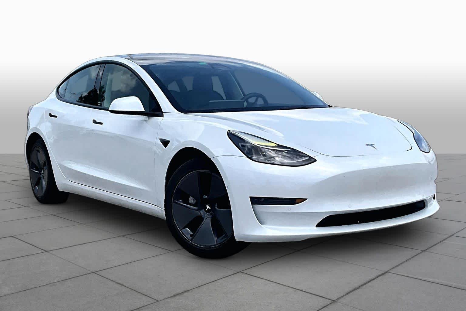 Used 2022 Pearl White Multi-Coat Tesla  image 2