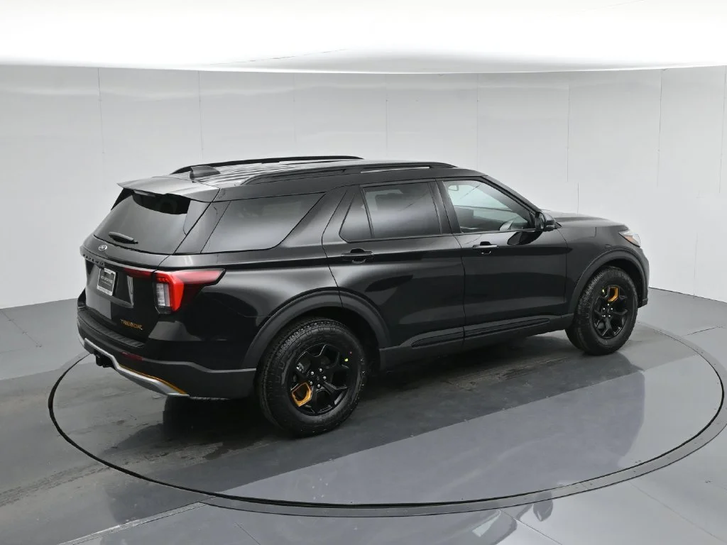 New 2026 Agate Black Metallic Ford Tremor image 42
