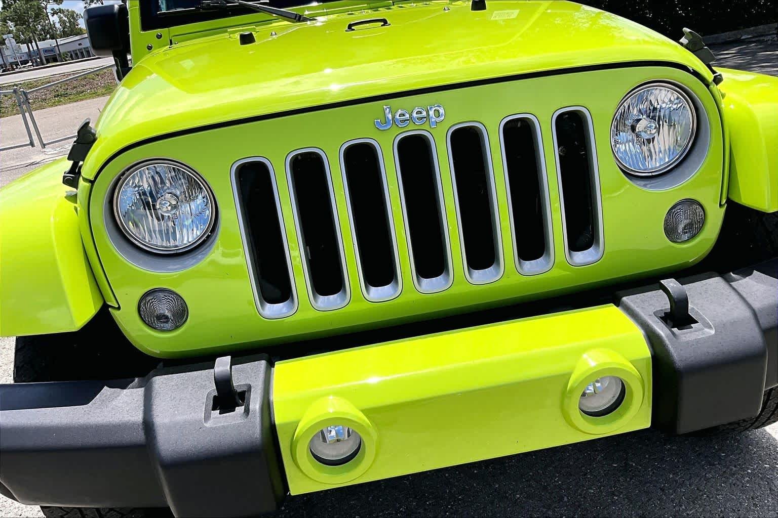 Used 2016 Hypergreen Clearcoat Jeep Sahara image 27