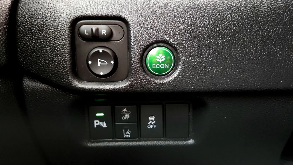 Used 2023 White Honda EX-L image 32