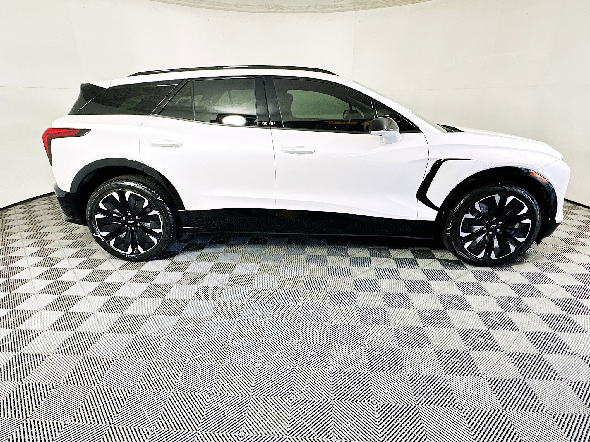 Used 2024 Chevrolet Blazer EV RS with VIN 3GNKDCRJ0RS290876 for sale in Coconut Creek, FL