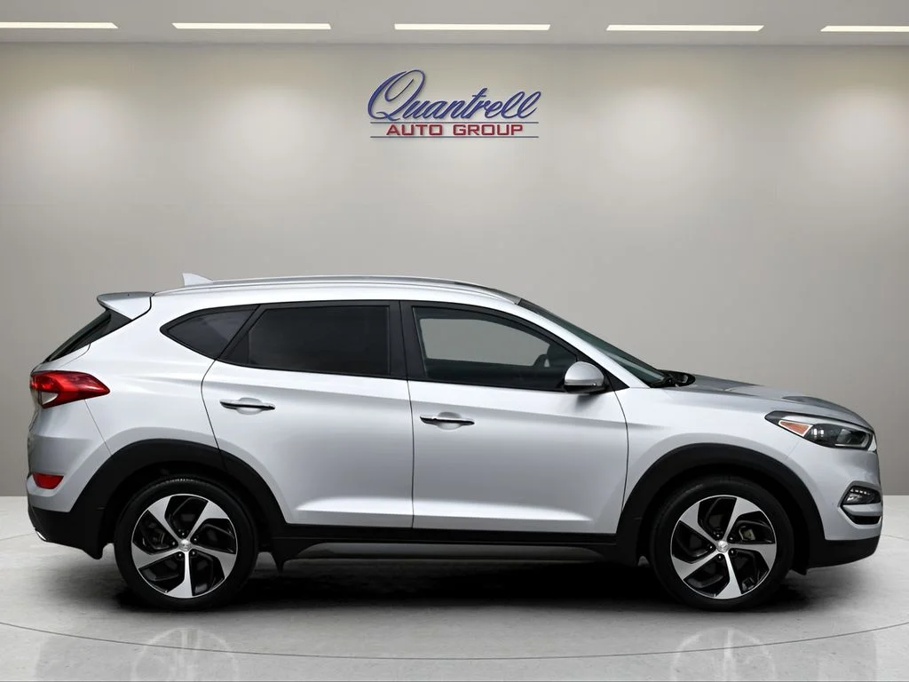 Used 2016 Chromium Silver Hyundai Limited image 3