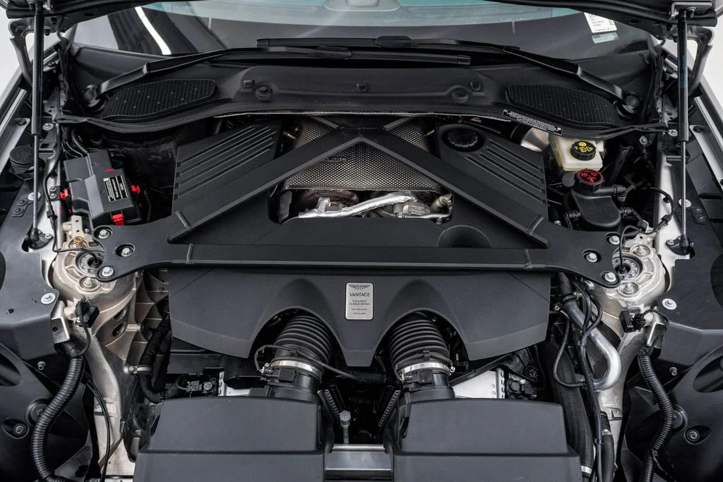 Used 2025 Aluminite Silver Aston Martin Carbon image 34