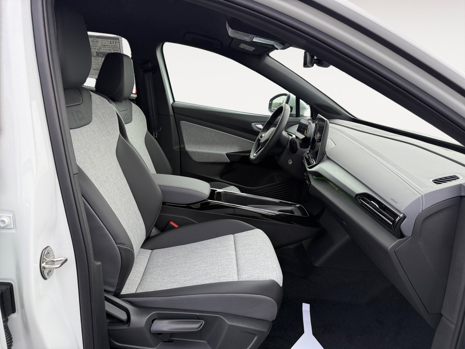 New 2025 White Pearl Volkswagen Pro image 19