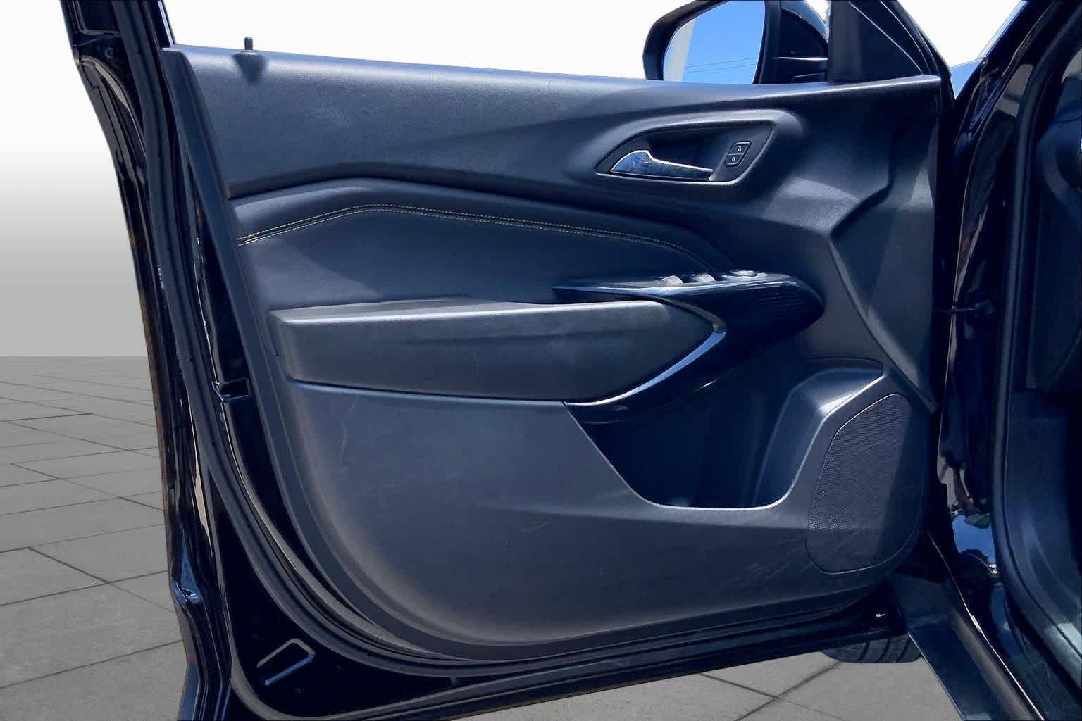 Used 2025 Mosaic Black Metallic Chevrolet LT image 21