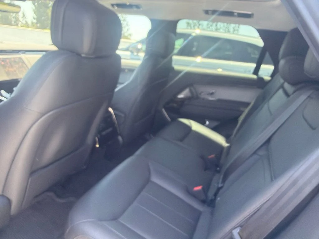 Used 2024  Land Rover SE image 9