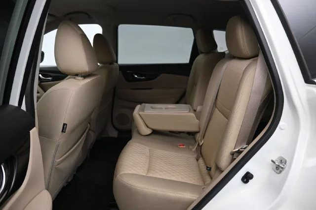 Used 2018 Pearl White Nissan SV image 22