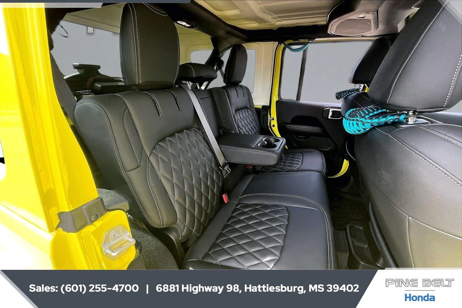 Used 2024 High Velocity Clearcoat Jeep Sahara image 20