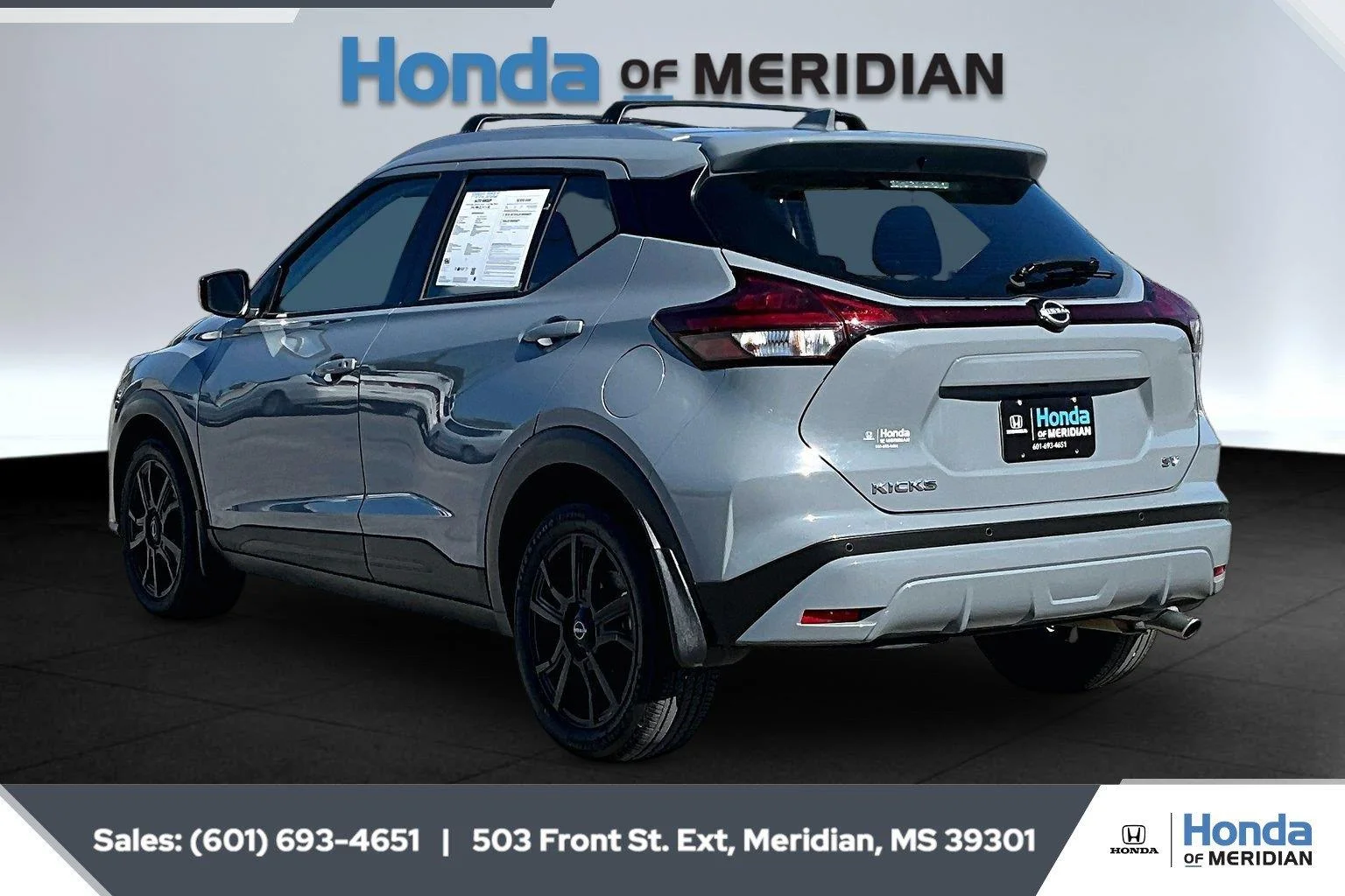 Used 2024 Boulder Gray Pearl Nissan SV image 2
